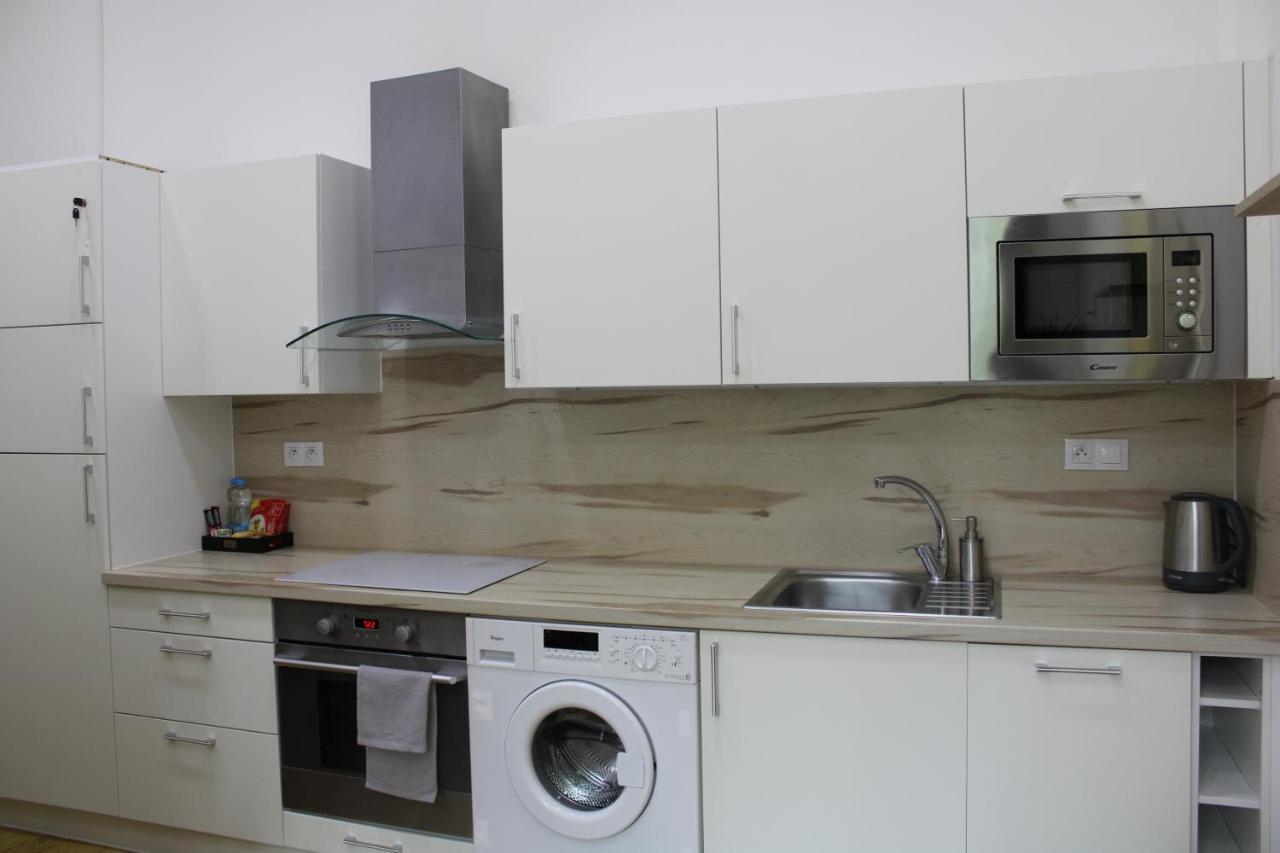 Apartment Lyly - Modern Apartment, Free Parking, Near The Metro Prag