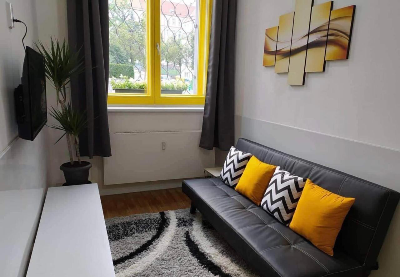 Apartment Lyly - Modern Apartment, Free Parking, Near The Metro Prag